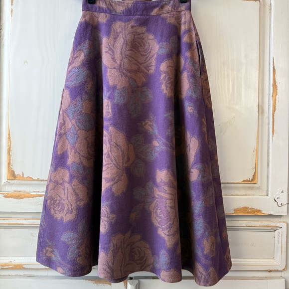 Vintage | Floral Print A-Line Skirt with Inverted Basque Waistline - Picture 7 of 13
